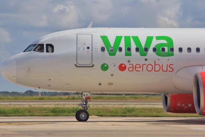 A VivaAerobus airplane