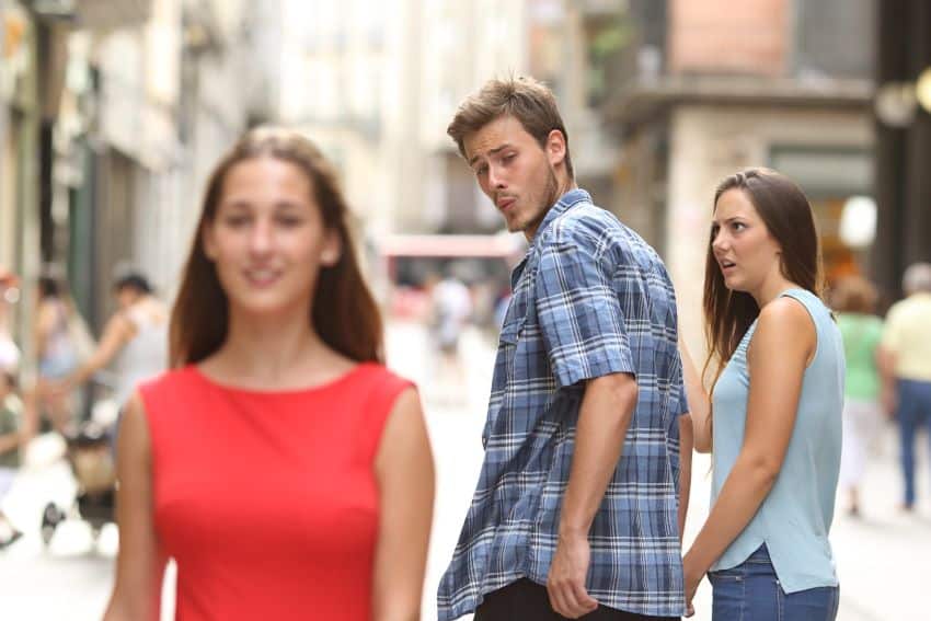 Guy cheating on his girlfriend